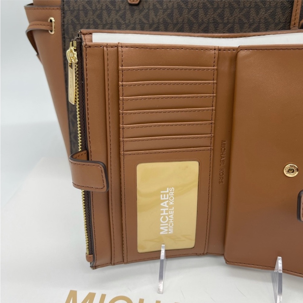 Michael Kors Large Gilly Travel Tote and Double Zip Wallet Wristlet Brown - Picture 9 of 15